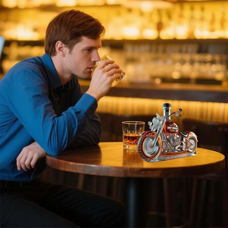 Kreativ vinflaska i motorcykelglas