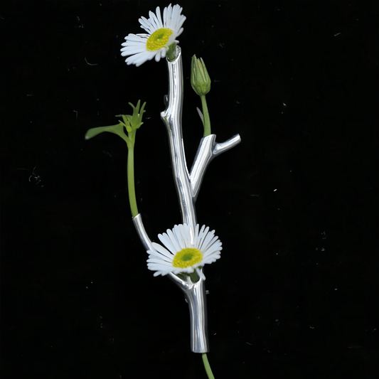 Brosch med grenformad blominsats