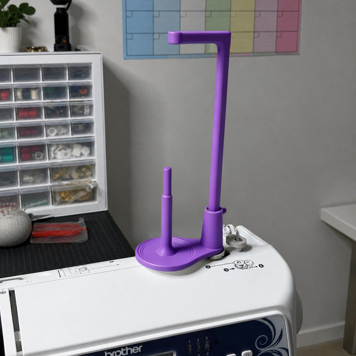 🧵Trådrulleställ med stor kapacitet🪡(Kompatibel med de flesta symaskiner på den amerikanska marknaden)