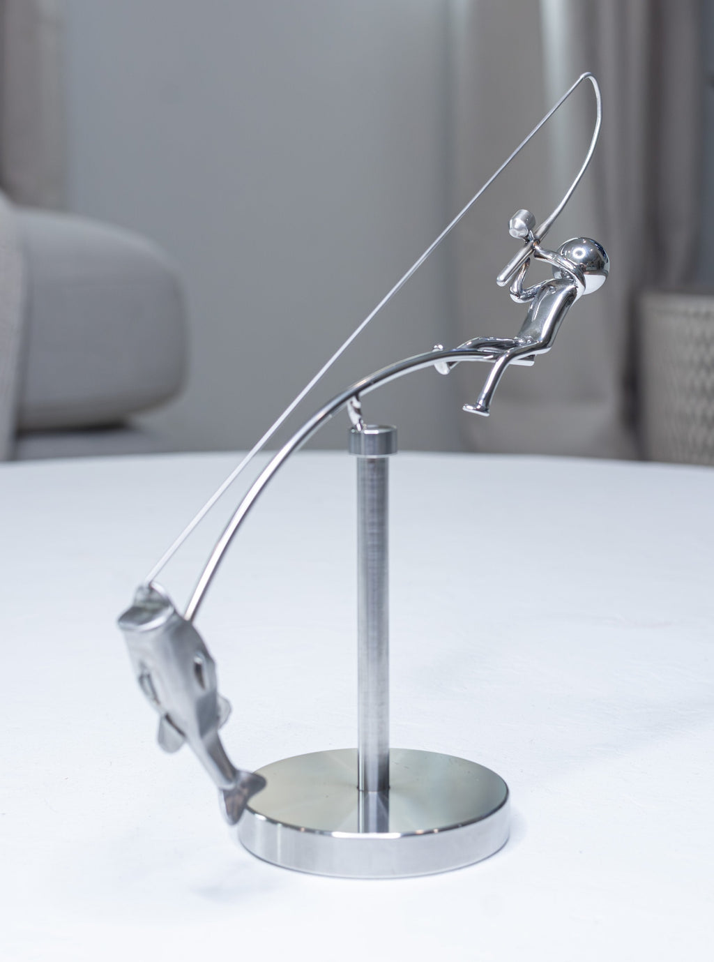 🎣Skulpturen med balanserende fisker