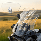🏍️Justerbar motorcykelvindavvisare – Universell vindrutespoiler för hjälmvibration, vindbrus & turbulens