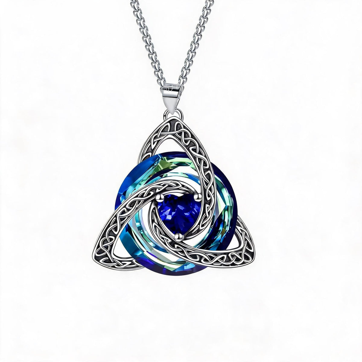 ✨ Halsband med födelsesten och keltisk treenighetsknut – en betydelsefull symbol för kärlek och samhörighet 🍀