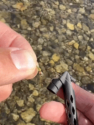 🎣 Magnetisk flugtrådträdare – enkelt trä och knyt flugor i storlek 24 till 6