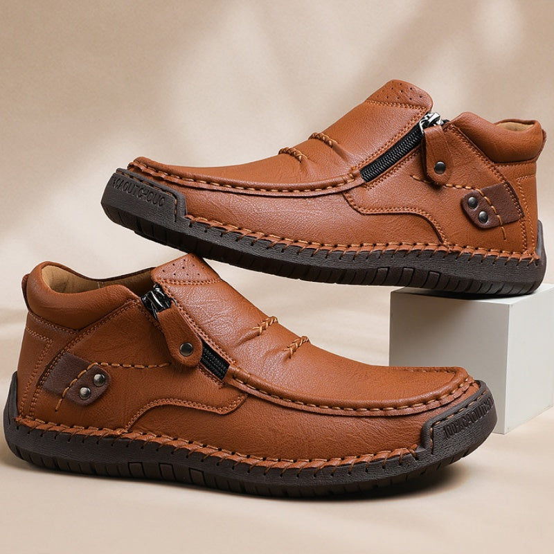 ⏰Tidsbegränsad rea 50 % RABATT - Handgjorda herrstövlar i premiumläder med slip-on-funktion – Bred tå, stöd för hålfoten, vattentäta, tryckavlastande, halkfri sula för vardagsbruk, resor och utomhusbruk