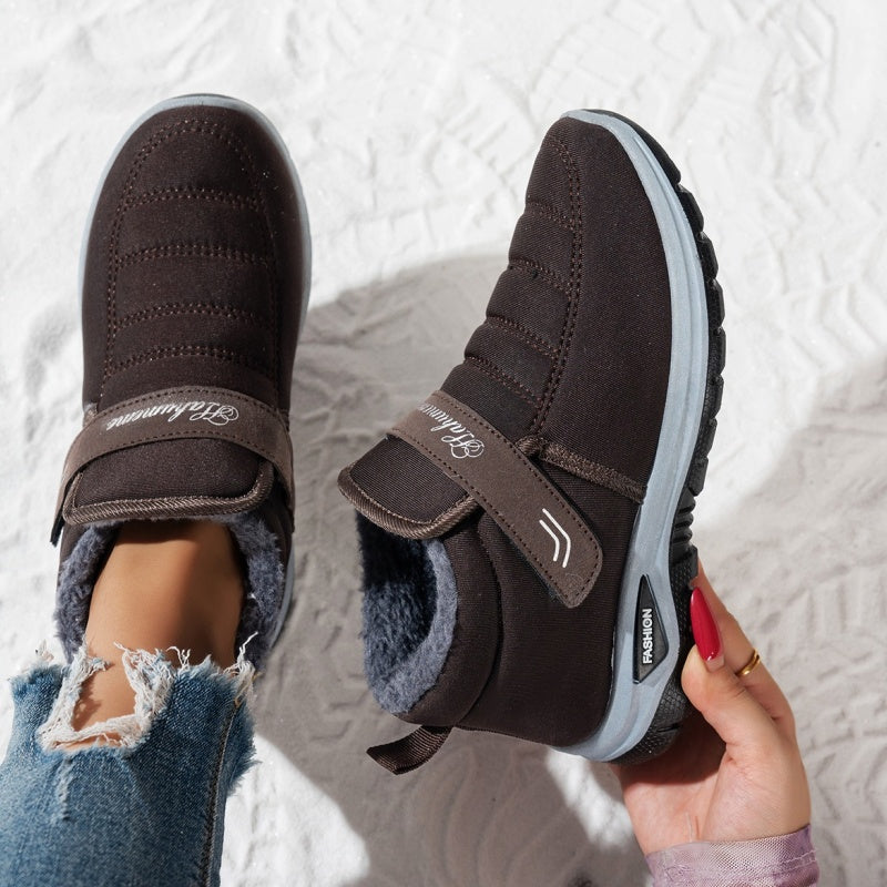 Halkfria vintervarma slip-on-sneakers