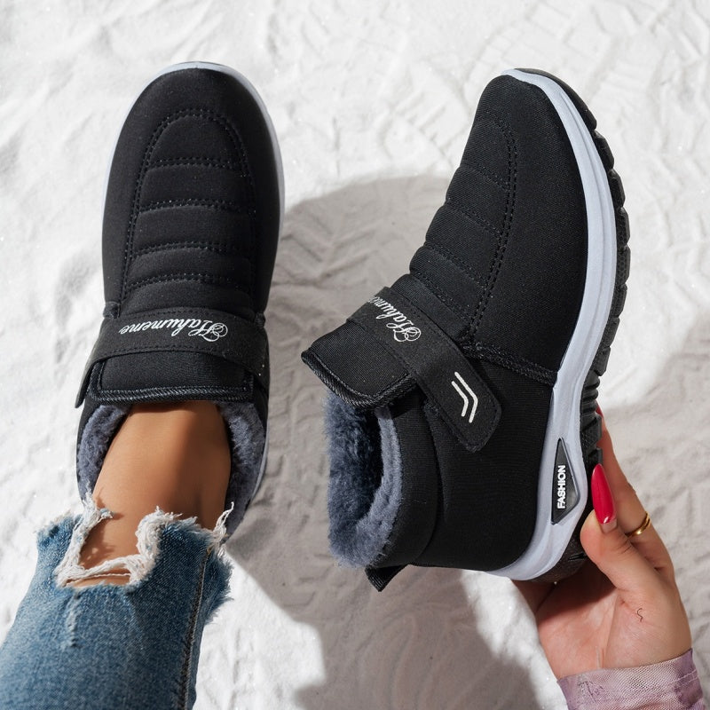 Halkfria vintervarma slip-on-sneakers